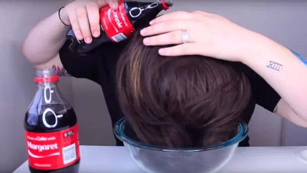 Que pasa si te lavas el pelo con Coca Cola