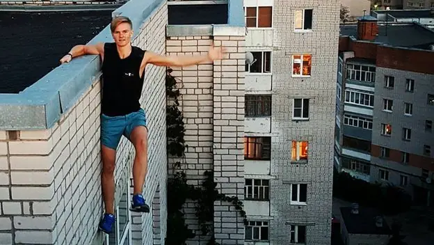 Ruso muere haciendo una selfie extrema.