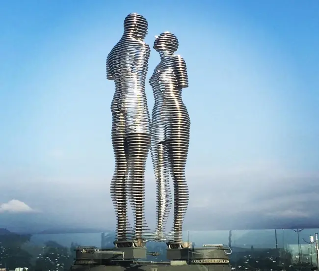 "Man and Woman" amor prohibido de ocho metros