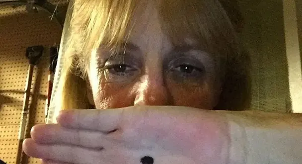 si ves este punto Negro debes llamar a la policía de inmedia