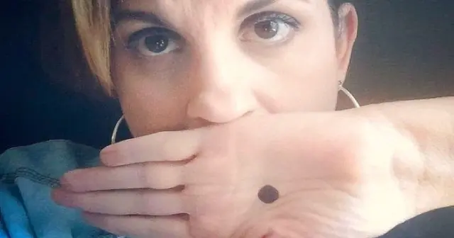 si ves este punto Negro debes llamar a la policía de inmedia