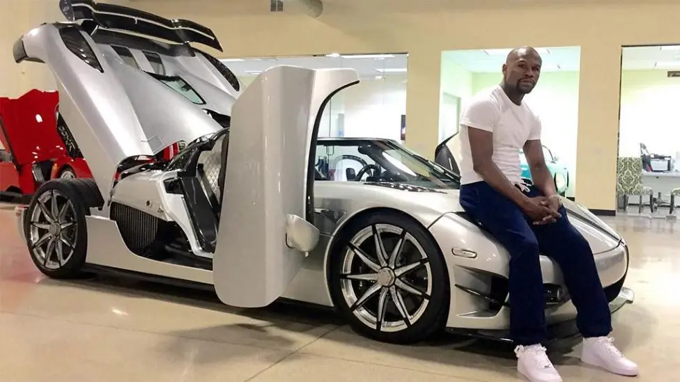 A Floyd se le quemaron 4 autos y no le importa nada!