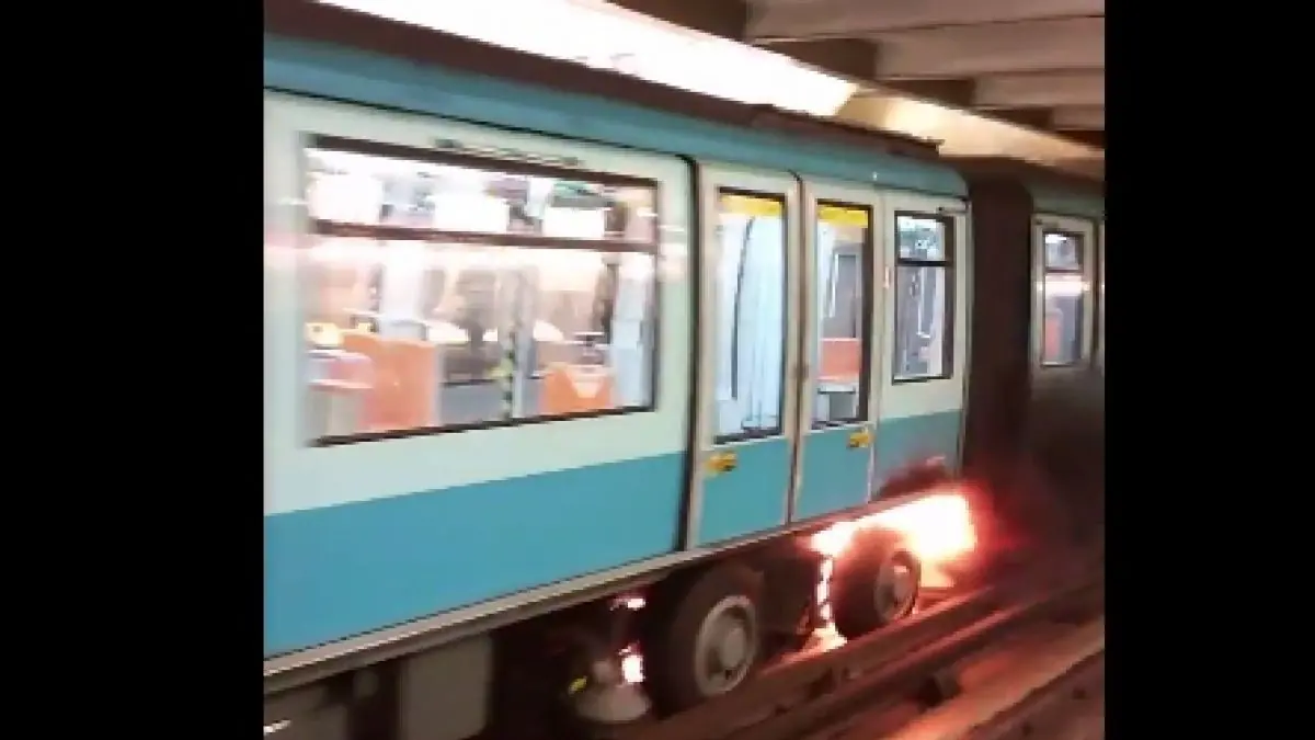 Memes sobre el fuego del metro de santiago