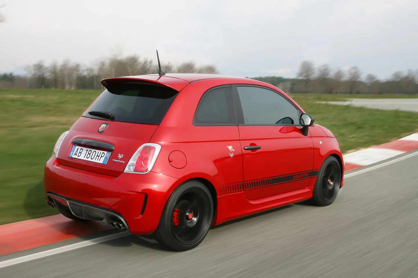 Abarth 595 Competizione: la antesala del Biposto es un 500