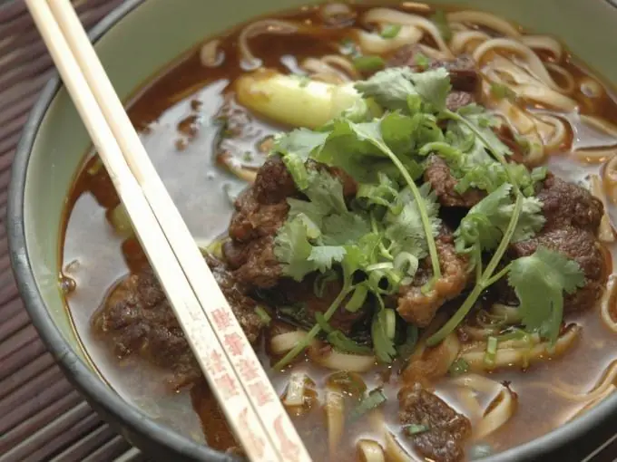 Los 10 alimentos que más dañan tu cerebro