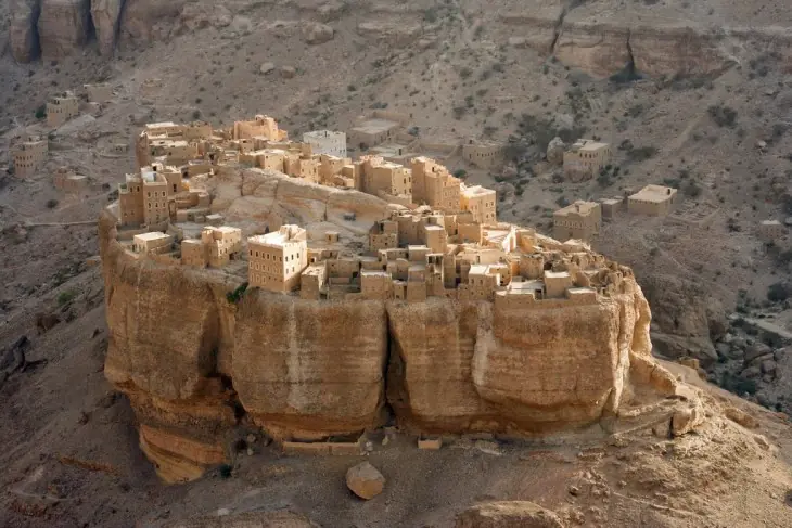 20 Increíbles y Fantásticas ciudades construidas sobre roca