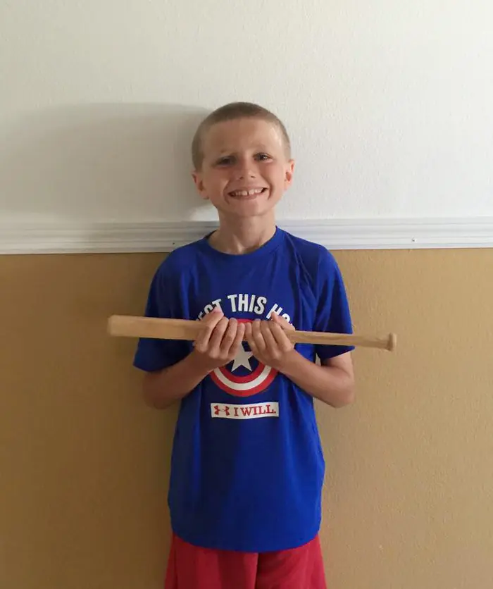 niño fue bulleado por dejarse el cabello largo y la razon...