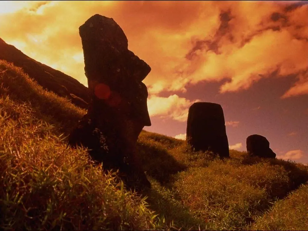 Descubren que los moais de la isla de Pascua tienen cuerpo