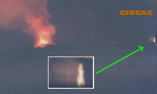 Captan un impresionante Ser de Luz sobre volcán Popocatépetl