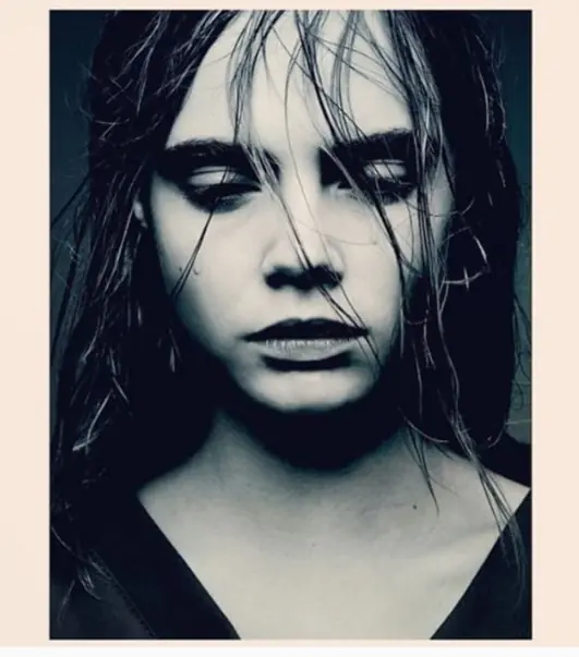 Retrato de Cara Delevingne. By Mentiradeloro.