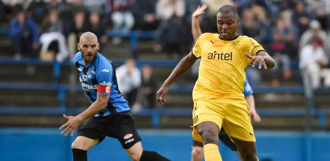 Liverpool 1 - Peñarol 3 - - Apertura - Fecha: 10