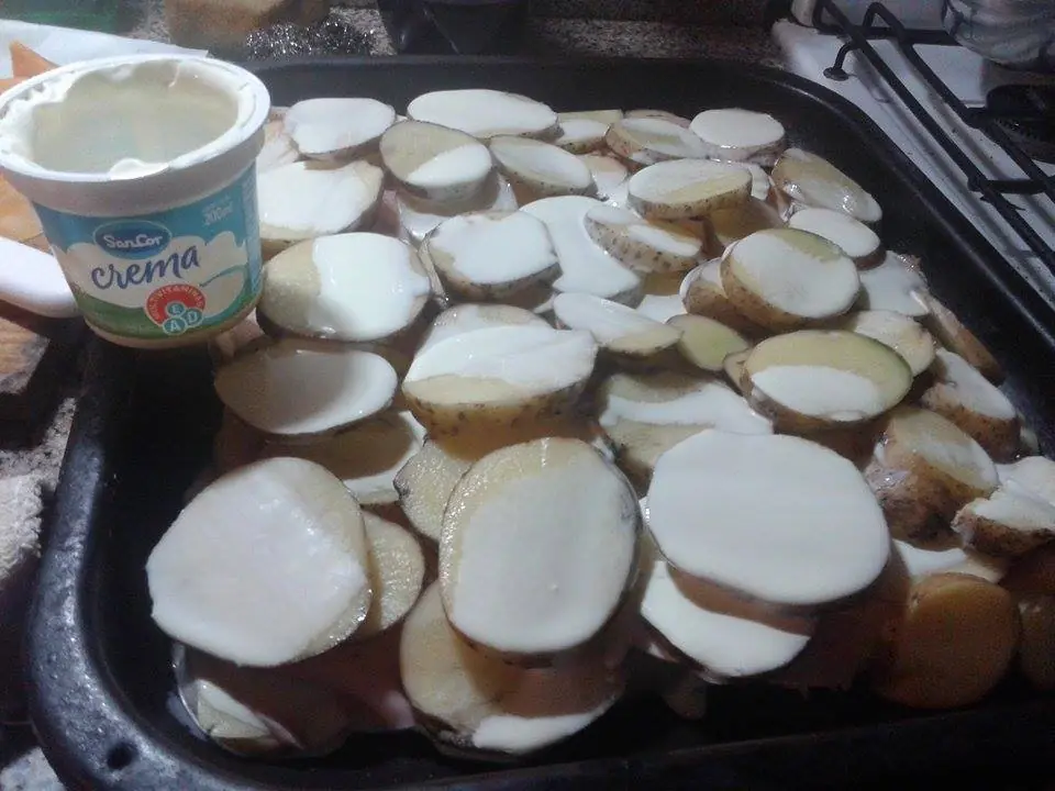 Te enseño como hacer las mejores papas al horno. [Receta]