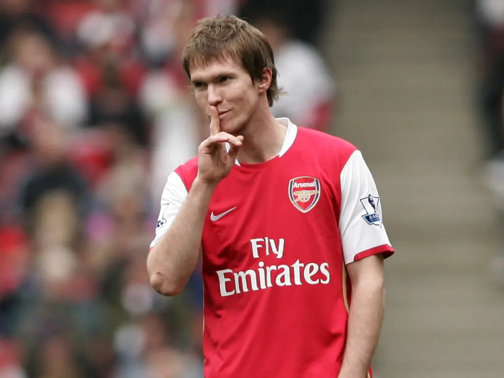 Ex jugador del Arsenal HLEB se inmortalizo en el club