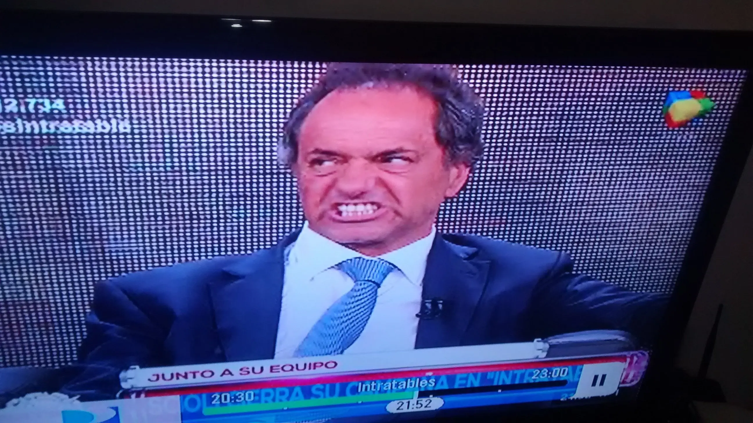 Me borraron el post "vi a scioli rascandose las bolas"