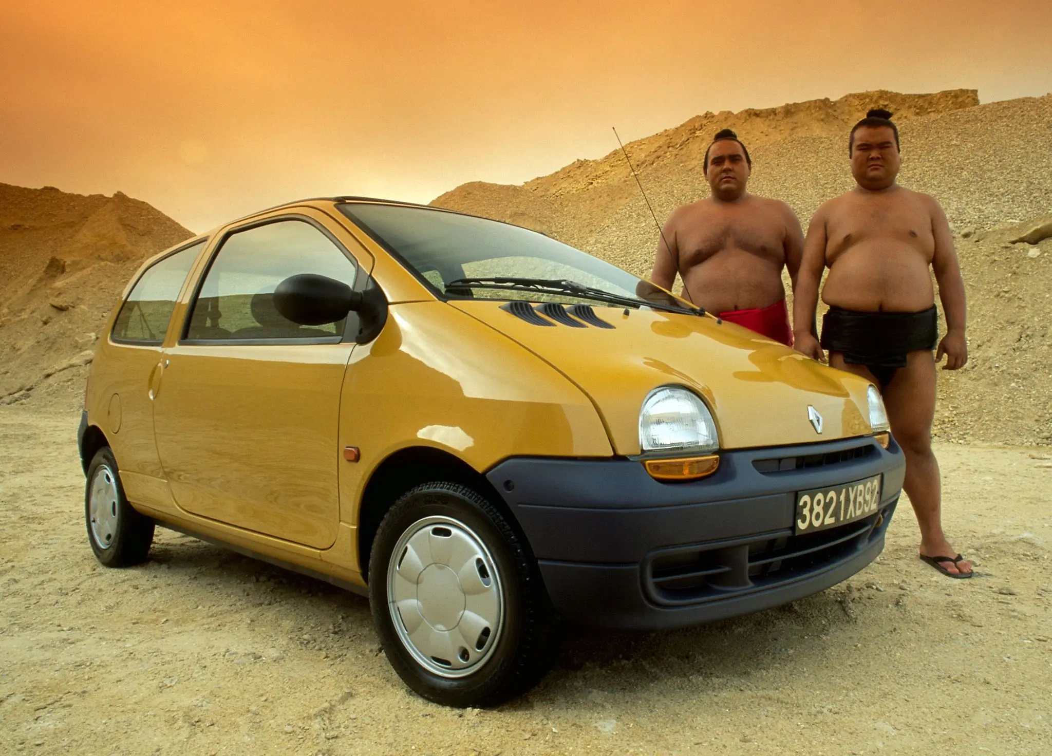 Razones por que comprarte un renault twingo! (entra chacal)