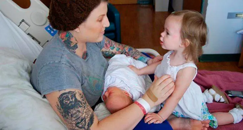 14 Niños con sus modernos padres tatuados
