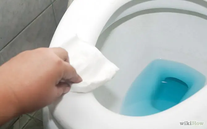 Cómo usar un baño público