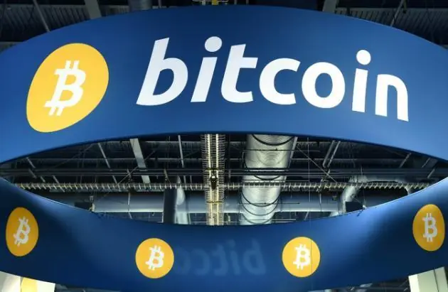"Rey del bitcoin" pagaba prostitutas c/fondos de la empresa