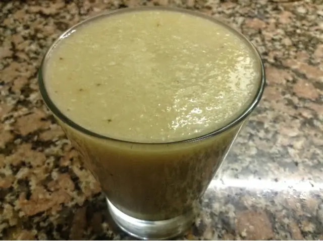 Smoothie de Banana, Pera y Coco Rallado [Foto-Receta]