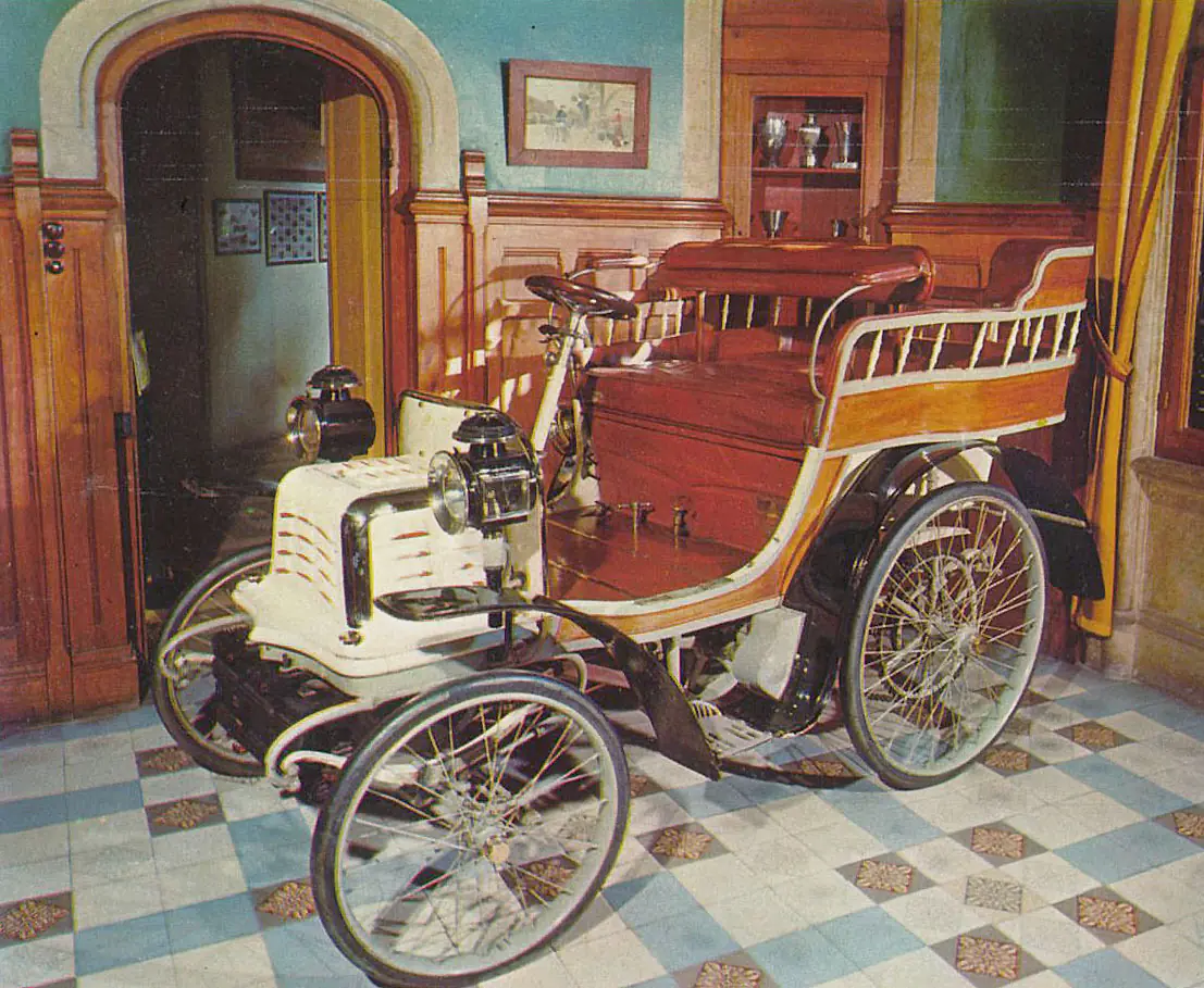 F.N., armas y autos
