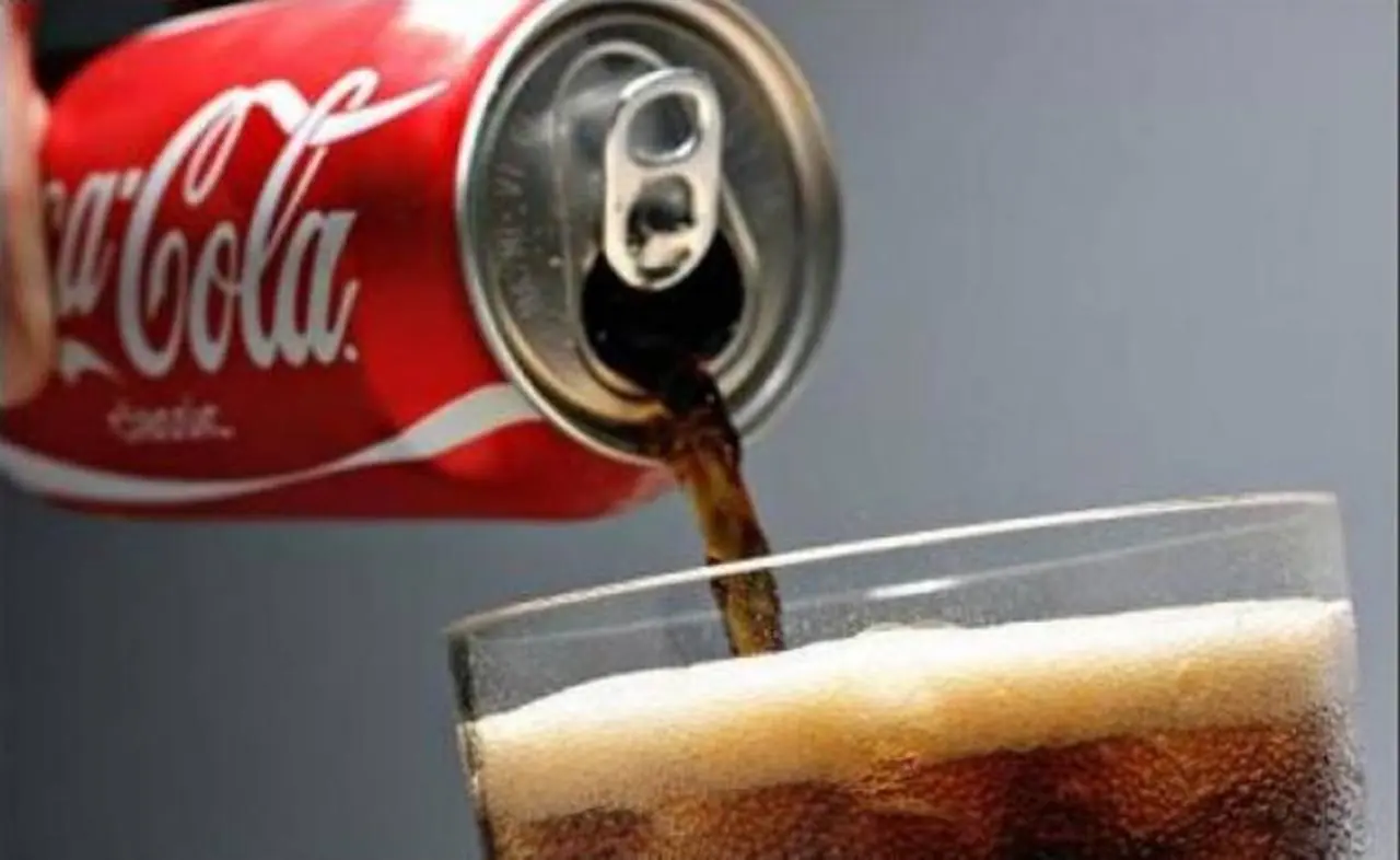 Consumía ocho litros de bebida cola por día y murió...