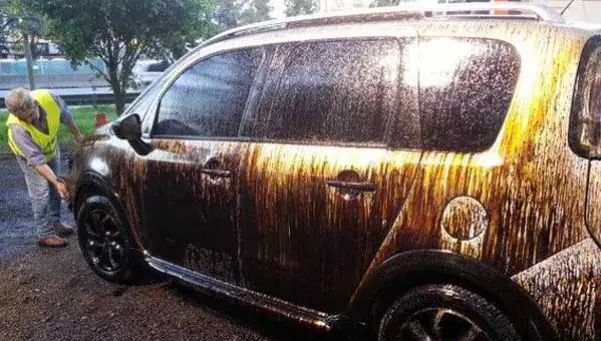 Qué hacer? Autopista del Sol y la "lluvia" de brea