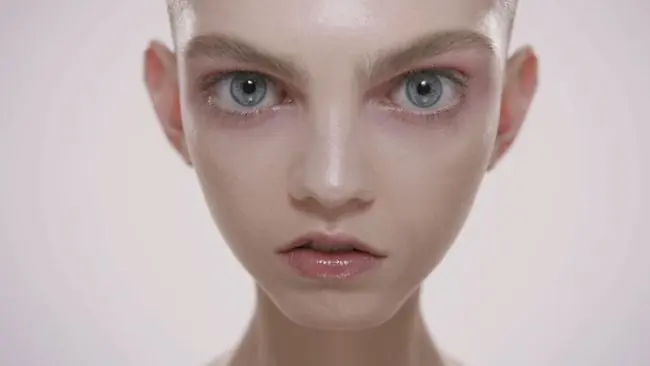 La llamaban "rata" y ahora desfila para Channel