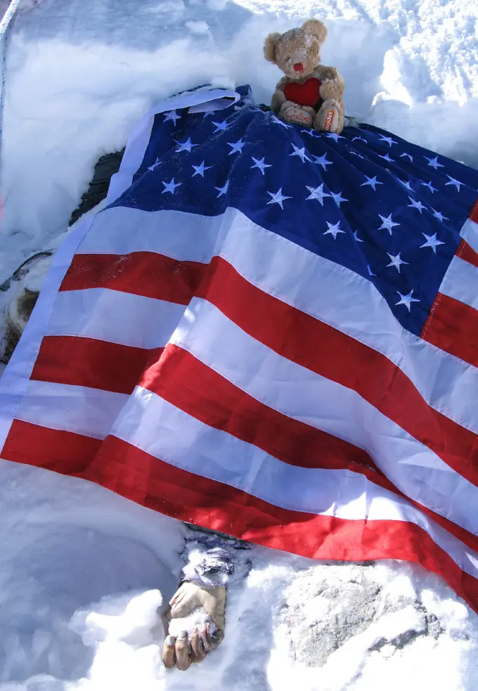 200 cadáveres en El Everest y se utilizan como pun +(Fotos)