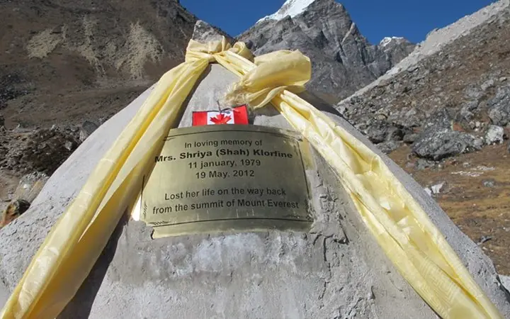 200 cadáveres en El Everest y se utilizan como pun +(Fotos)