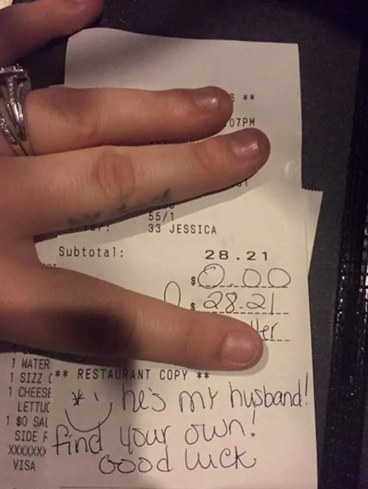 Una mesera escribio una carta abierta a una celosa clienta que le dejo esta ofensiva nota
