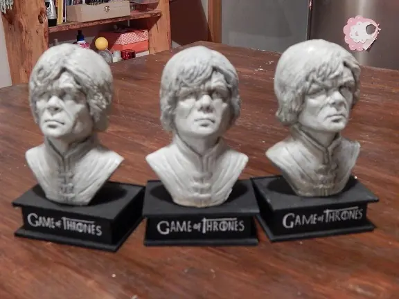 Busto de Tyrion , Copias