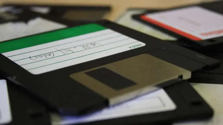 Diez tecnologías de los 90 que no extrañamos