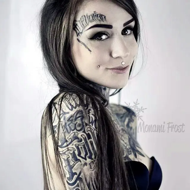 Monami Frost, Hermosa mujer que te dejara amando sus tattoo