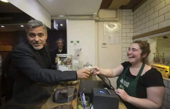 Clooney comió un sándwich y dejo mil dolares de propina