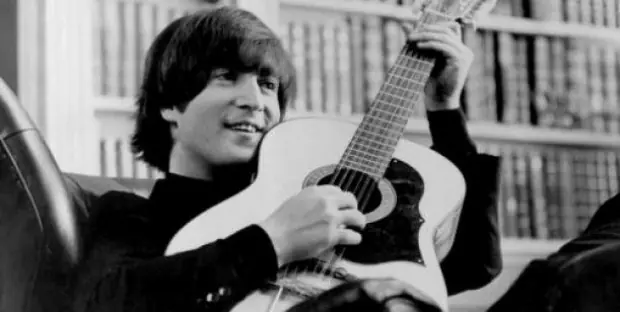 Subastaron una guitarra de John Lennon a 2.400.000 dólares