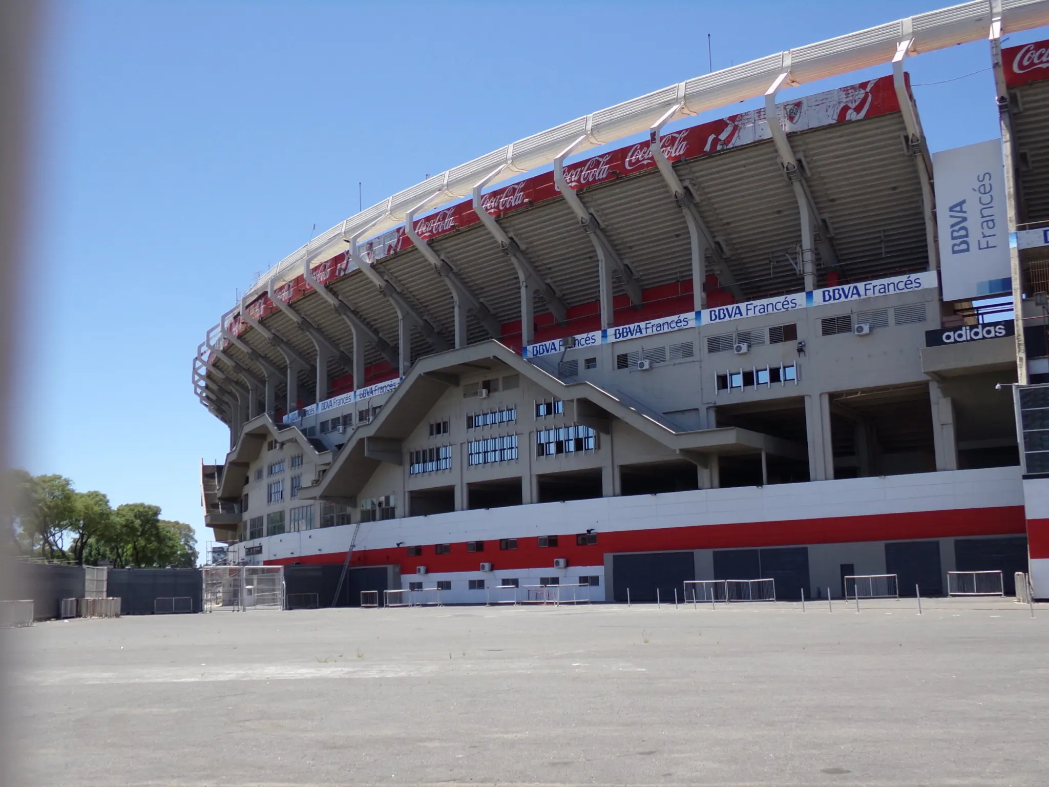 el pais menos algunos