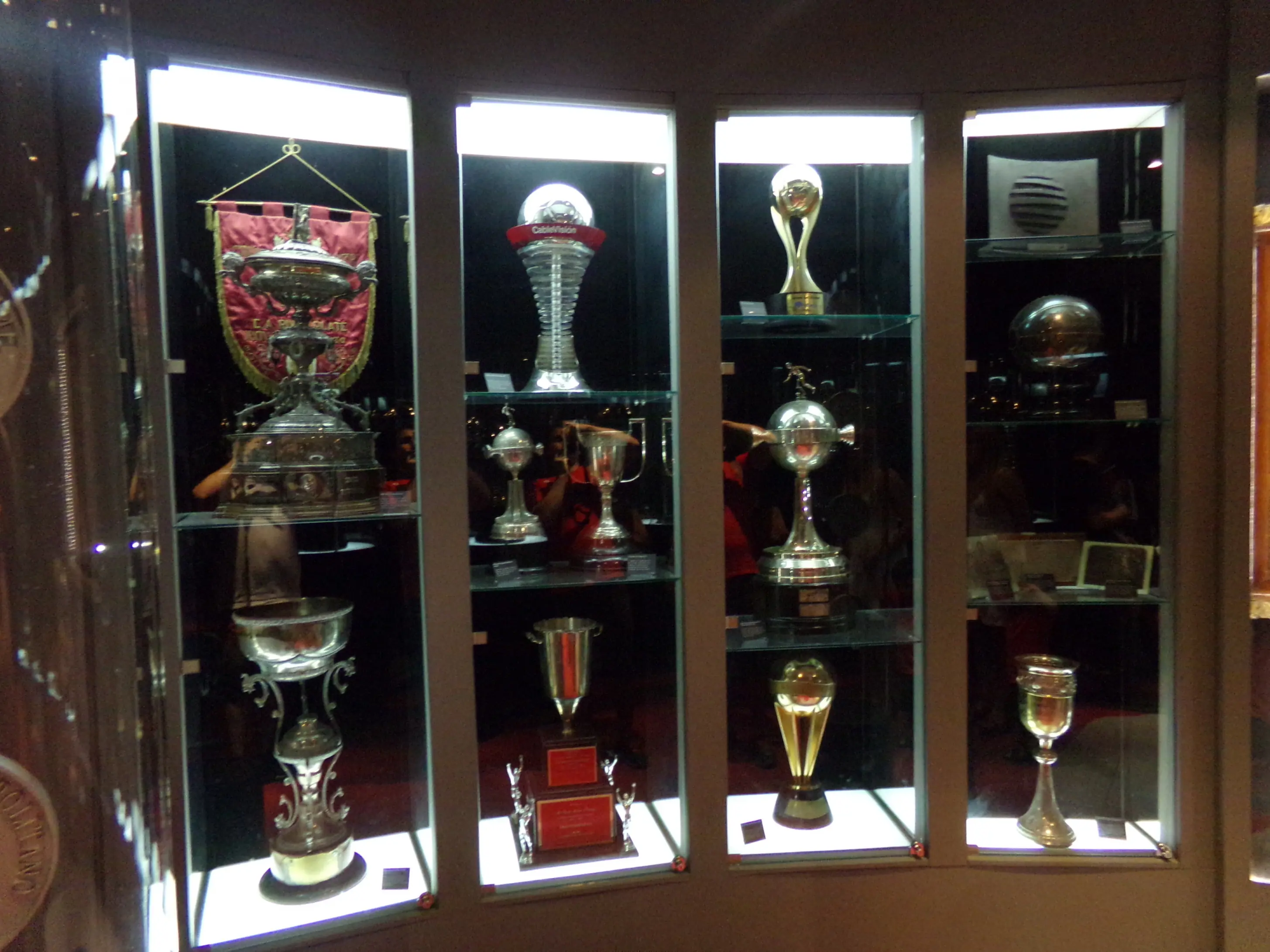 el pais menos algunos