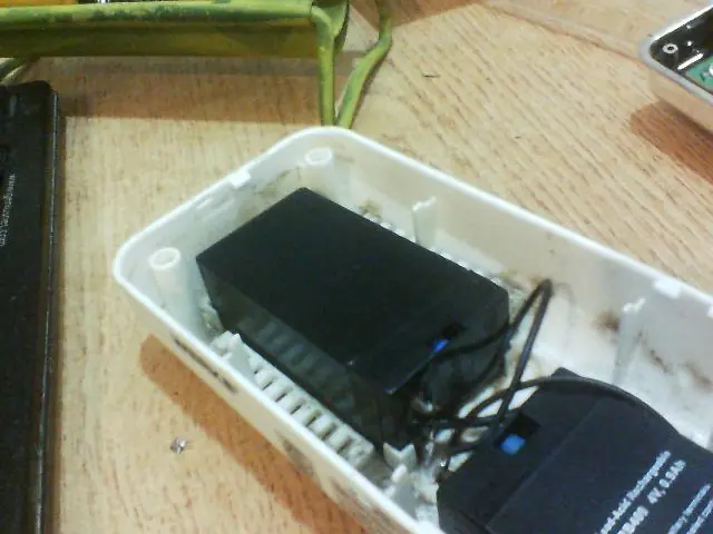 como cambiar la bateria de la luz de emergencia led