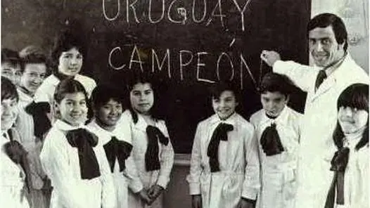 Tabárez mejor DT de la Copa América... un momento.