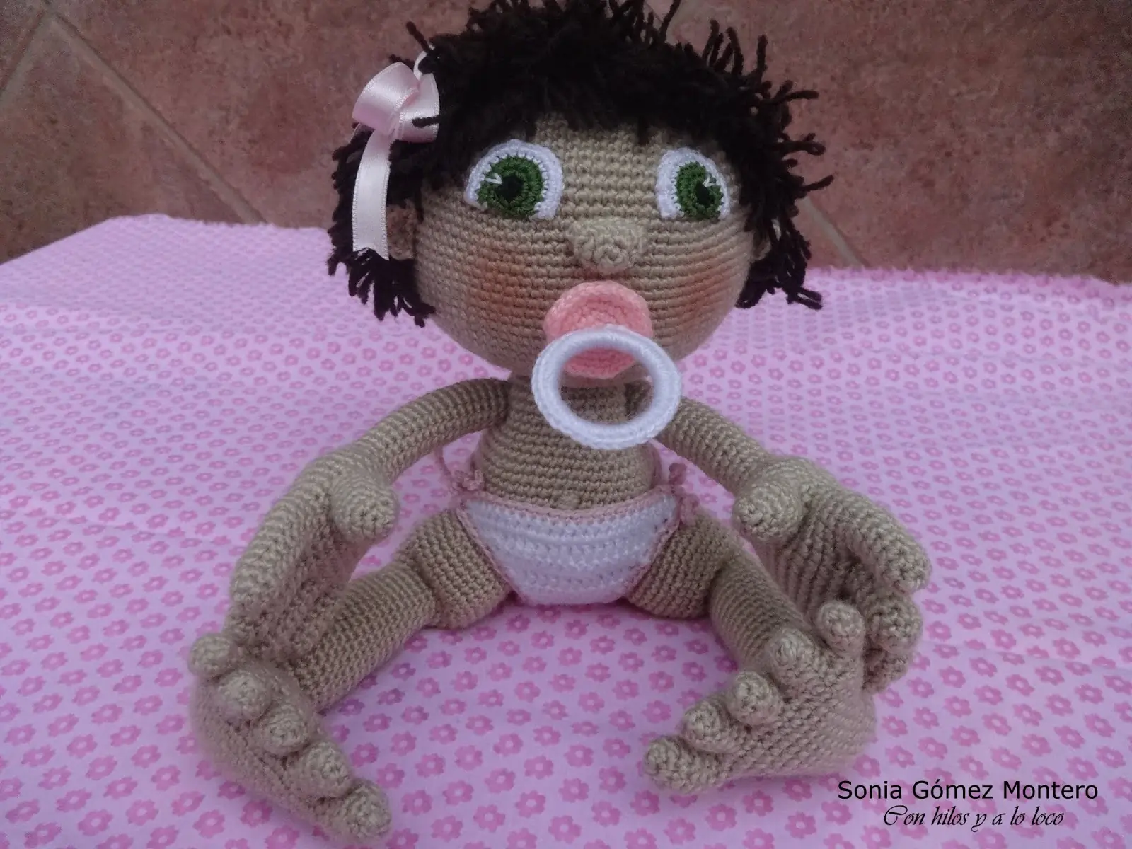 Bebe con pañales en amigurumi