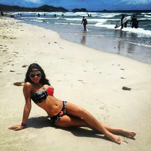 Mi vecina: una morena muy sensual y se las presento