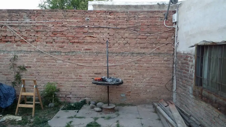 Construi un cine en el patio de mi casa