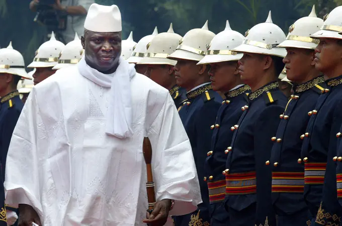 Yahya Jammeh prohíbe mutilación genital femenina en Gambia