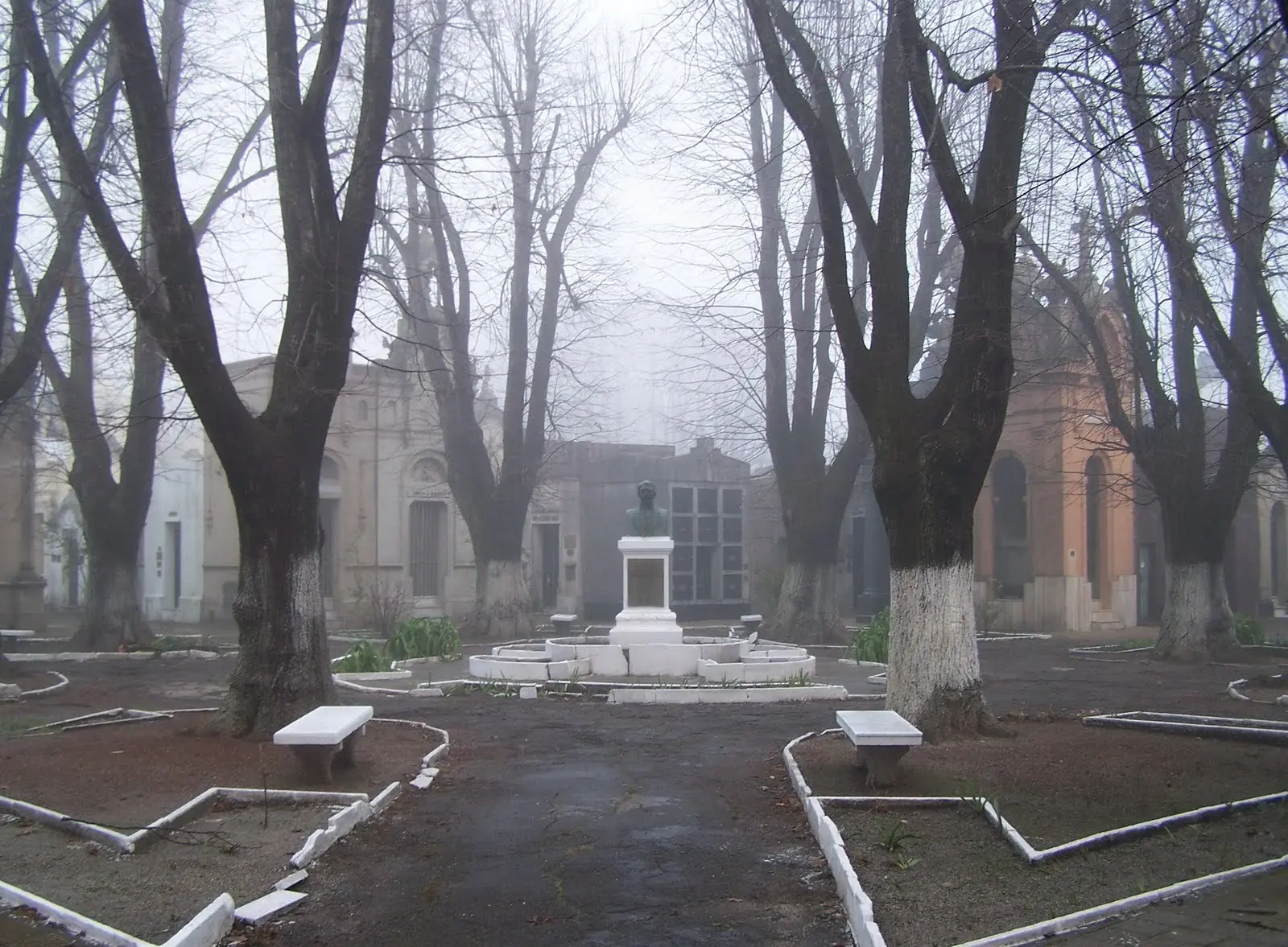 Trabaje en el cementerio de la plata de noche y te lo cuento