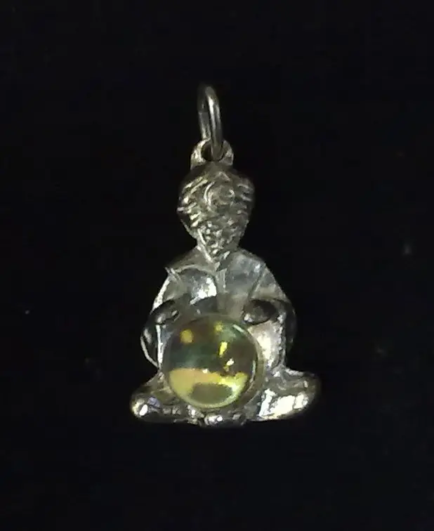 Amuletos y talismanes, con cual te quedas