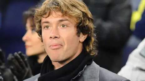 Peter Dinklage amenazo a conocido futbolista