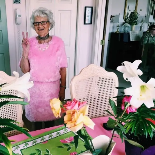 Mi abuelita se la fuma.