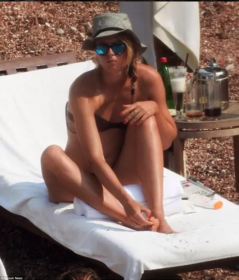 sharapova se fue a la playa MIRALA