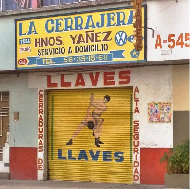Publicidad callejera que sólo se hace en México.