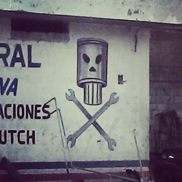 Publicidad callejera que sólo se hace en México.
